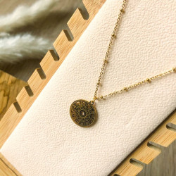 Collier constellation sur son support
