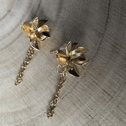 Boucles d'oreilles dorées fleurs pendantes