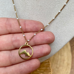 Collier doré pendentif montagne