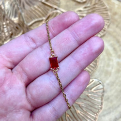 bracelet doré et rouge