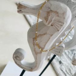 Bracelet blanche sur son support