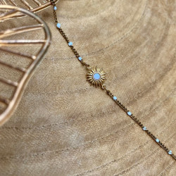 bracelet doré en blanc