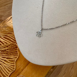 collier argenté fleur