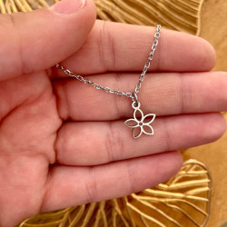 Collier argent fleur