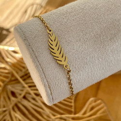 bracelet avec une feuille dorée