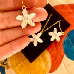 ensemble collier et boucles d'oreilles