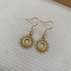 Boucles d'oreilles dorées...