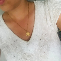 Collier constellation porté
