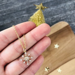 Collier flocon vu de près